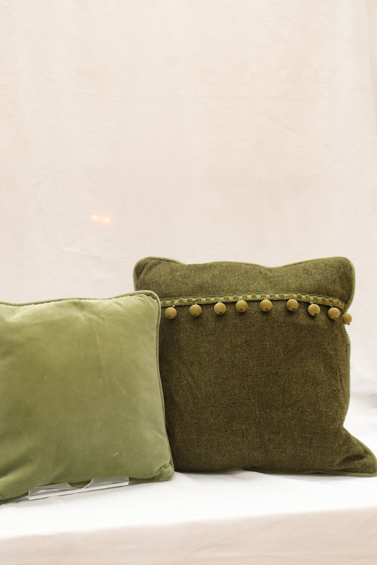 Snelston cushion with Pom pom Trim